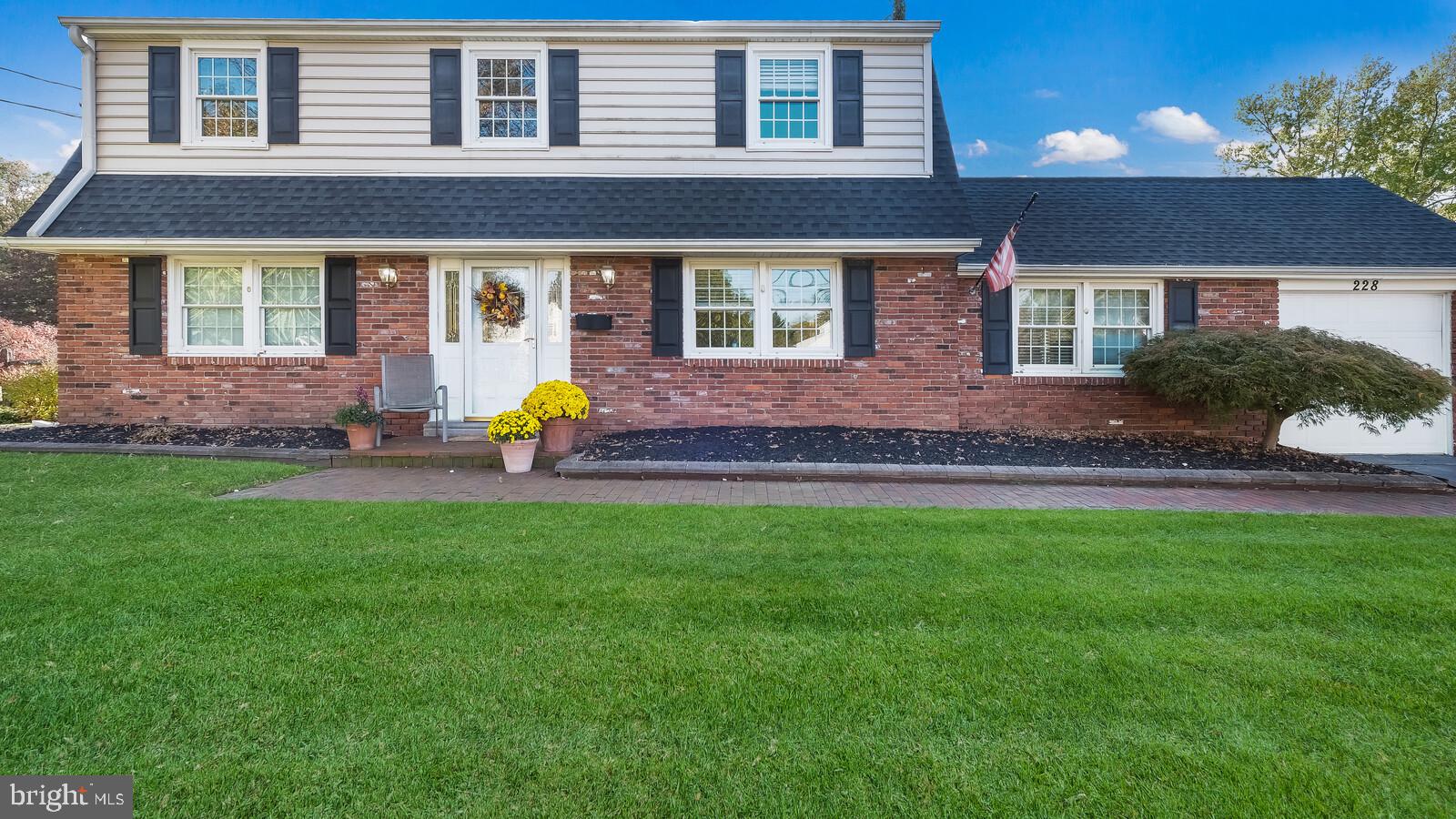 228 Norfolk Road Warminster, PA 18974 - Photo 3 of 11 Gallery Image 3