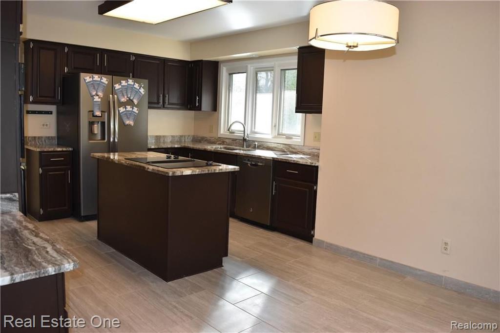 3544 Wedgewood Drive Rochester Hills, MI 48306 - Photo 5 of 26