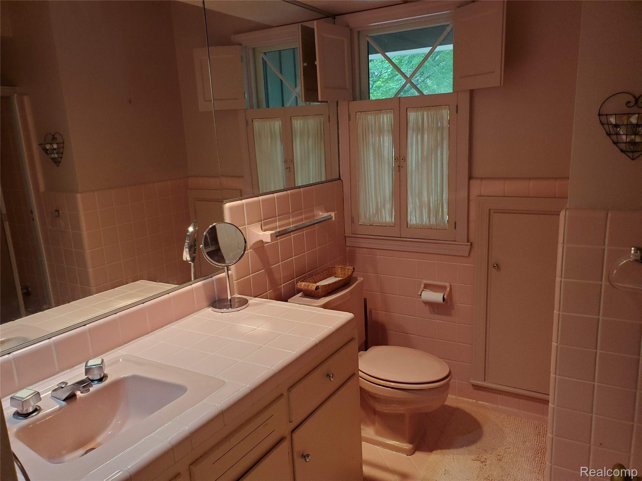 1230 Fox Chase Road Bloomfield Hills, MI 48301 - Photo 23 of 32 20210521_172007.jpg