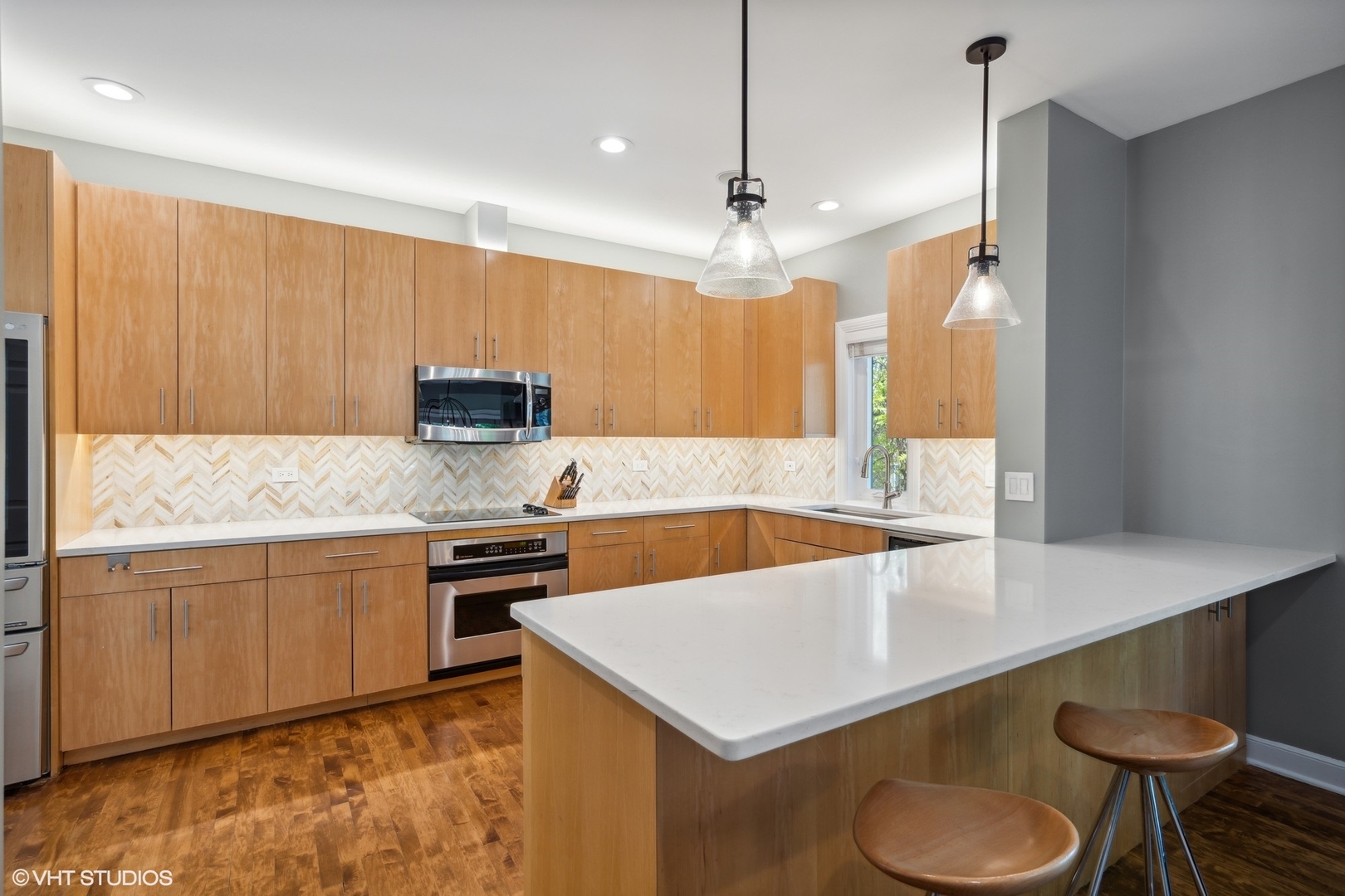 3316 North Racine Avenue Chicago, IL 60657 - Photo 4 of 20 Gallery Image 4