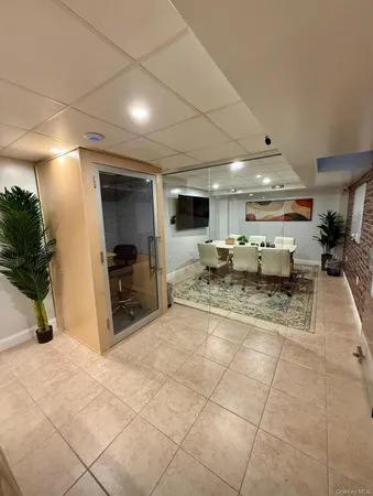 $2,095 | 230 Pelham Road, Unit 6F, New Rochelle, NY 10805