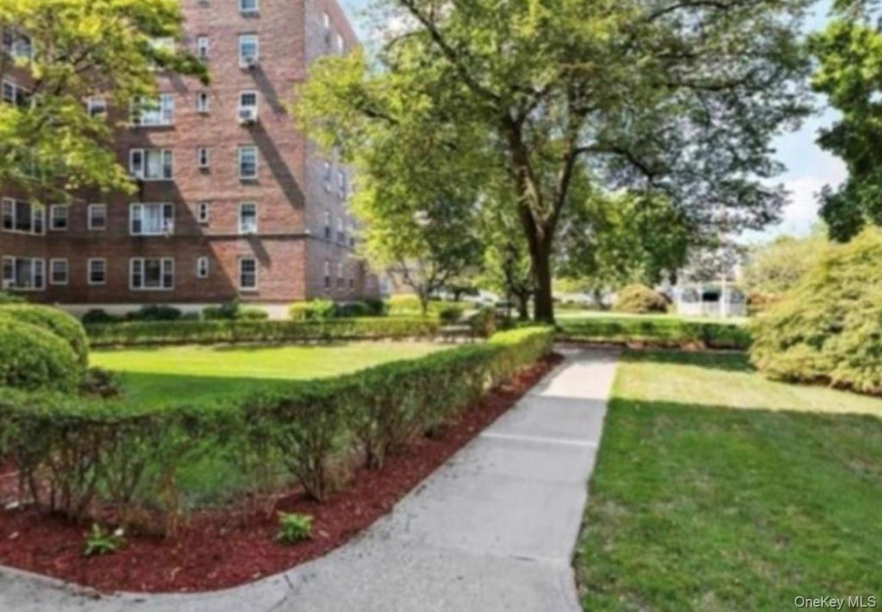 230 Pelham Road, Unit 6F New Rochelle, NY 10805 - Photo 26 of 28 a view of a swimming pool with a garden