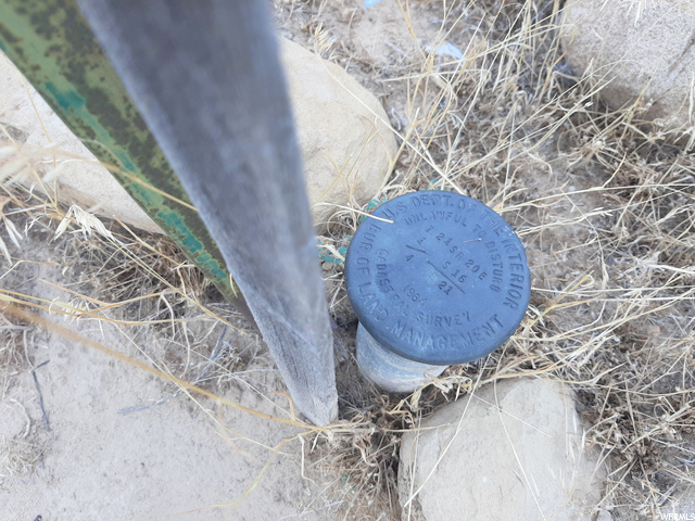 271 Thompson Cyn Road Green River, UT 84525 - Photo 2 of 26 Boundary markers in place.