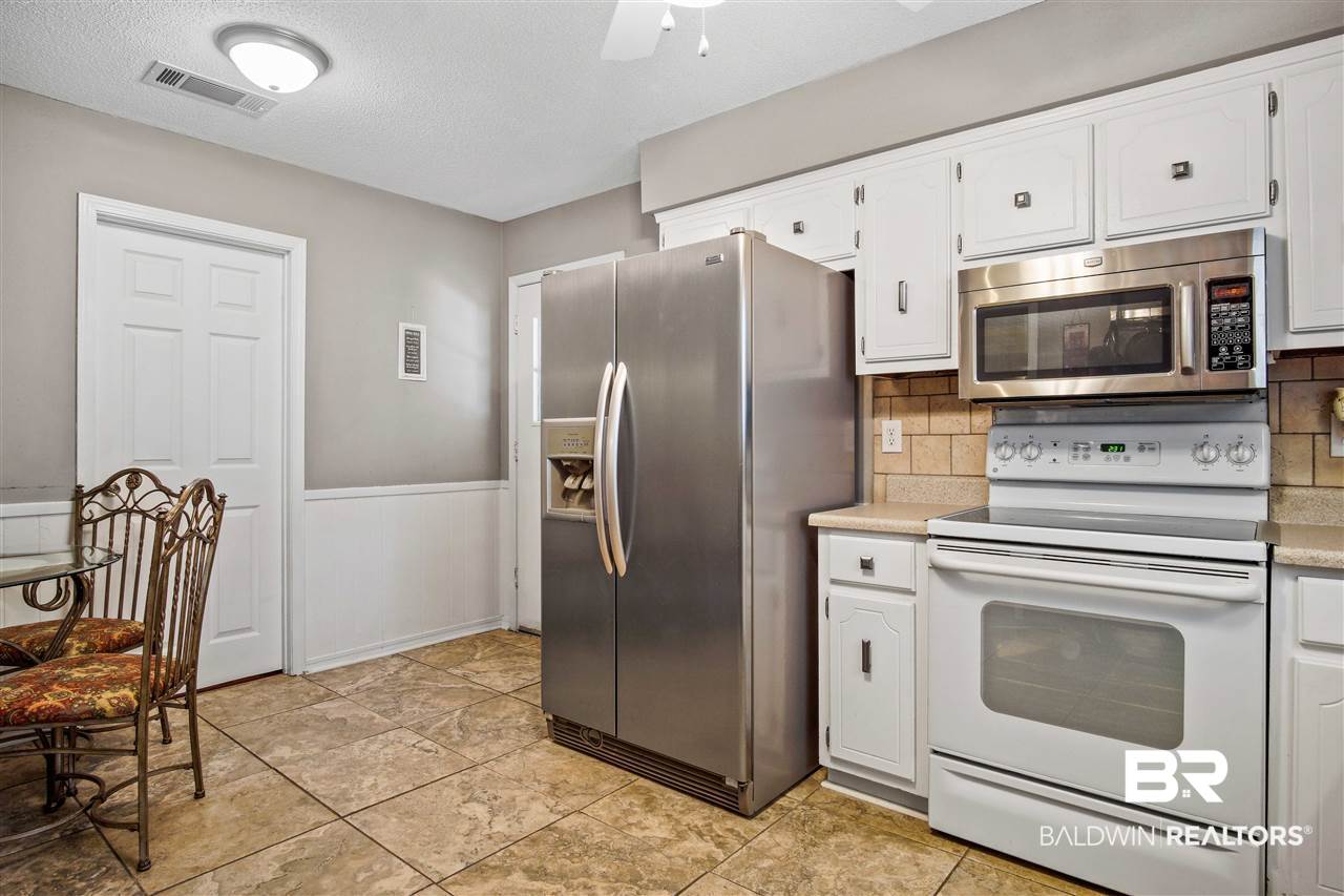 6681 David Drive South Theodore, AL 36582 - Photo 14 of 31 Kitchen