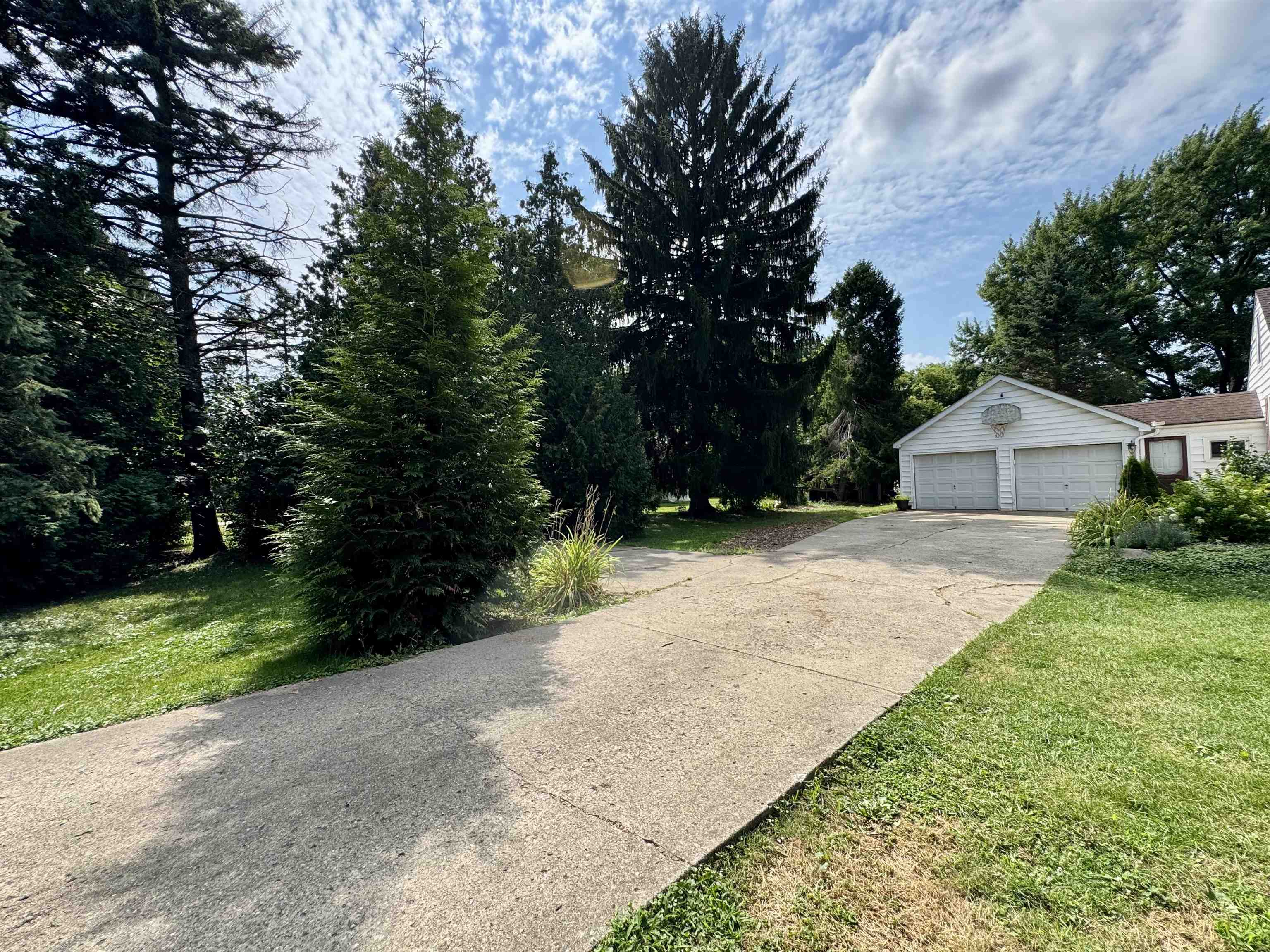 1068 South Graham Road Flint, MI 48532 - Photo 2 of 46