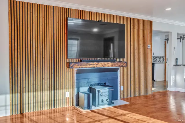 a view of a livingroom with a fireplace
