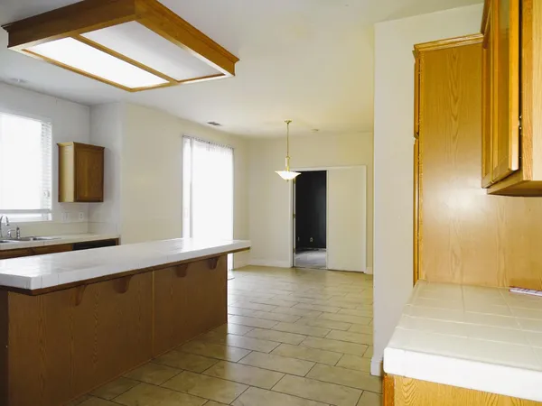 $454,900 | 1325 South Bailey Avenue, Fresno, CA 93727