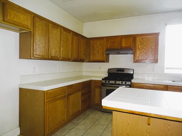 $454,900 | 1325 South Bailey Avenue, Fresno, CA 93727