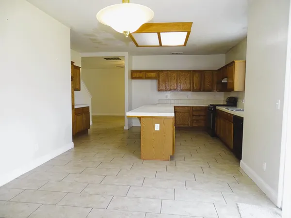 $454,900 | 1325 South Bailey Avenue, Fresno, CA 93727