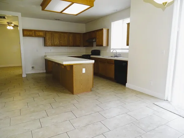 $454,900 | 1325 South Bailey Avenue, Fresno, CA 93727