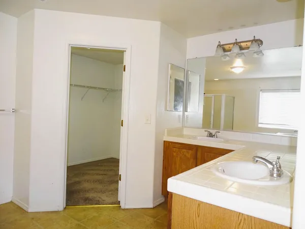 $454,900 | 1325 South Bailey Avenue, Fresno, CA 93727