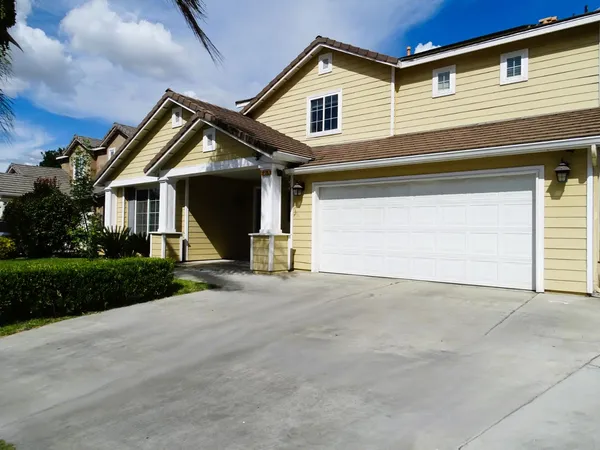 $454,900 | 1325 South Bailey Avenue, Fresno, CA 93727