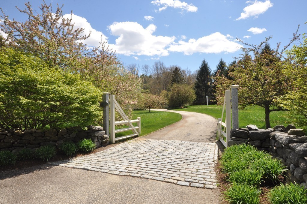 337 Pope Road Concord, MA 01742 - Photo 3 of 29