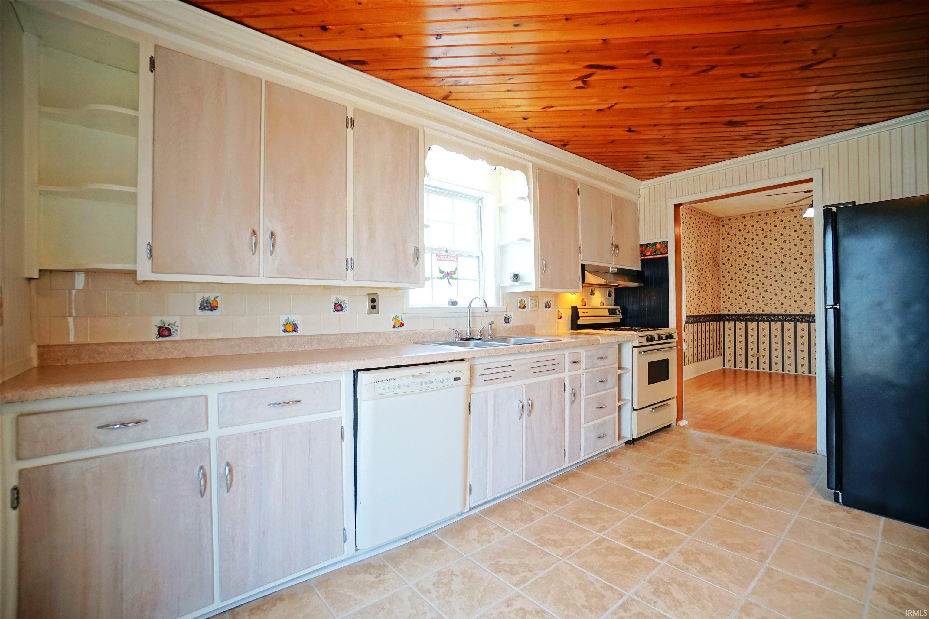 208 West Section Street Claypool, IN 46510 - Photo 7 of 23