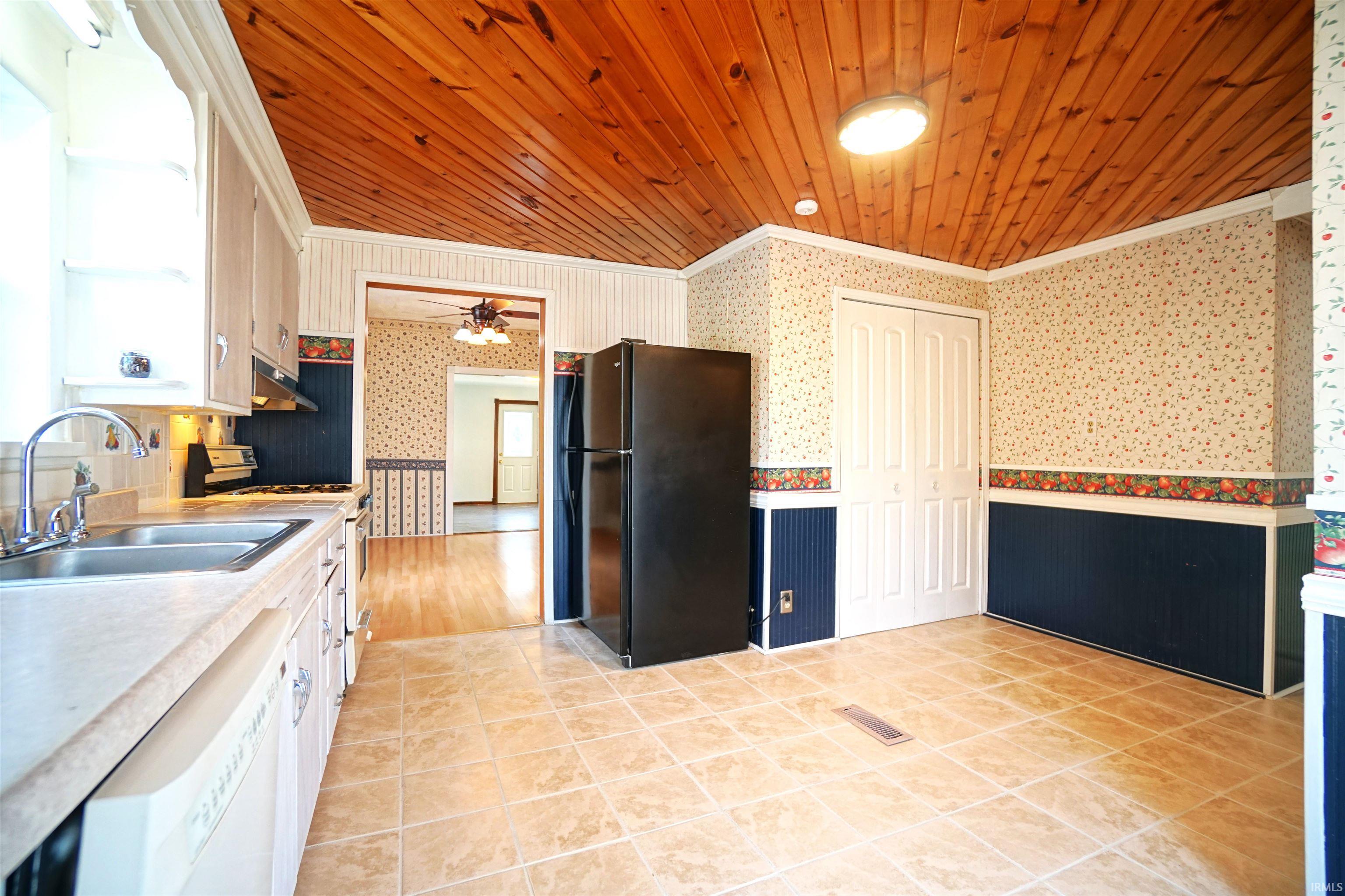 208 West Section Street Claypool, IN 46510 - Photo 8 of 23