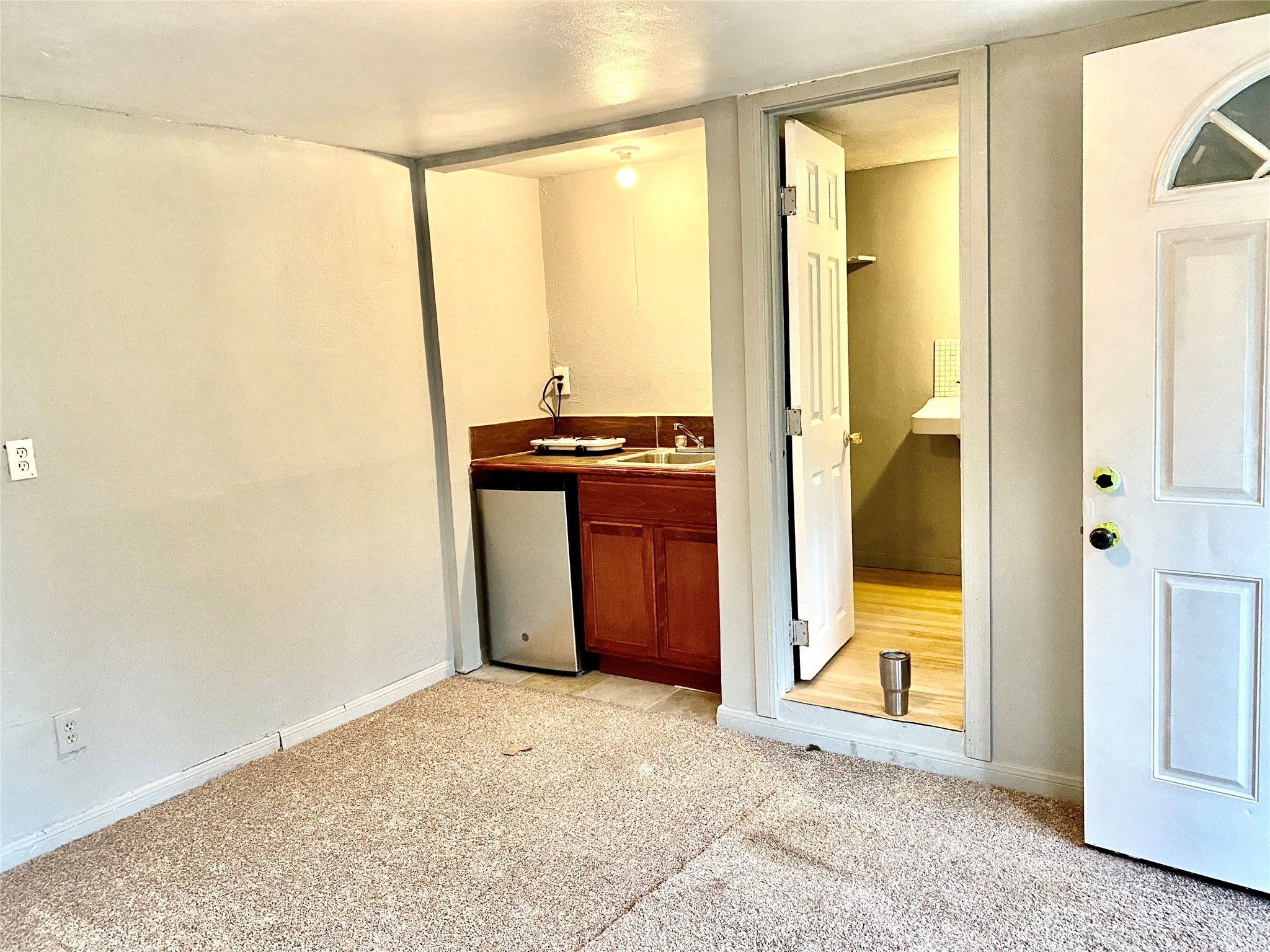 7603 Greendowns Street, Unit B Houston, TX 77087 - Photo 2 of 12 an empty room with windows