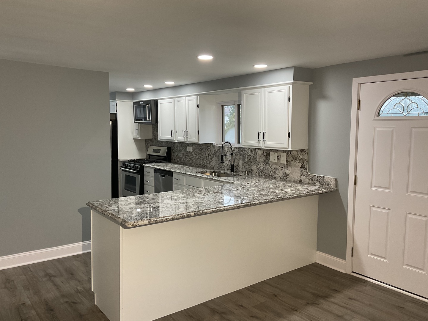 518 Tyler Drive Carpentersville, IL 60110 - Photo 5 of 23