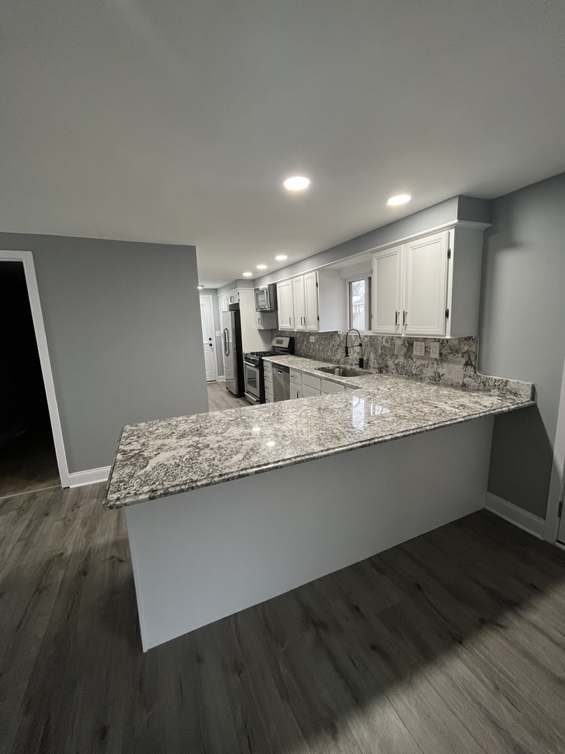 518 Tyler Drive Carpentersville, IL 60110 - Photo 9 of 23