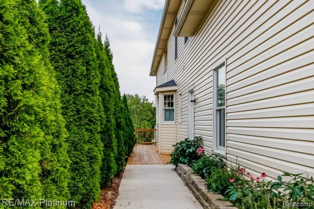 9033 Riverside Drive Brighton, MI 48116 - Photo 26 of 90 082-Side_View-1933061-medium.jpg