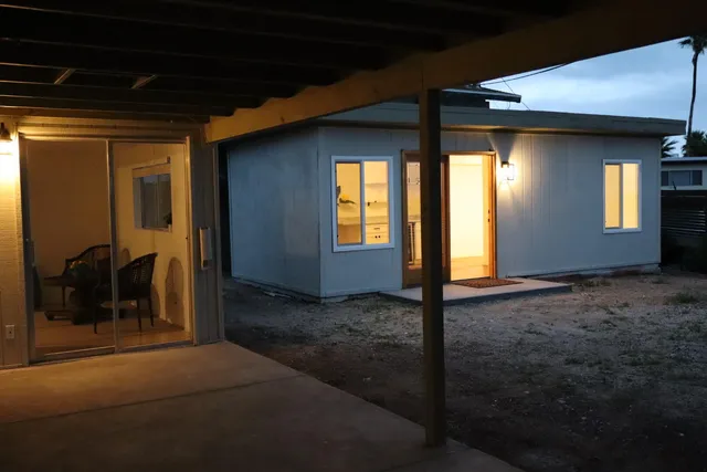 a view of empty room with windows