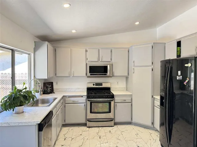 $815,000 | 24389 La Glorita Circle, Newhall, CA 91321