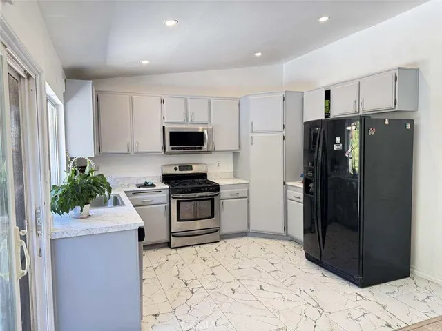 $815,000 | 24389 La Glorita Circle, Newhall, CA 91321