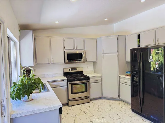 $815,000 | 24389 La Glorita Circle, Newhall, CA 91321