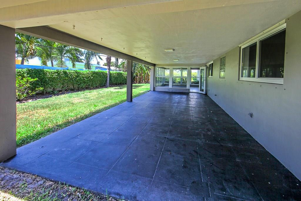 2218 Northeast 31st Street Lighthouse Point, FL 33064 - Photo 13 of 37 Photo 14