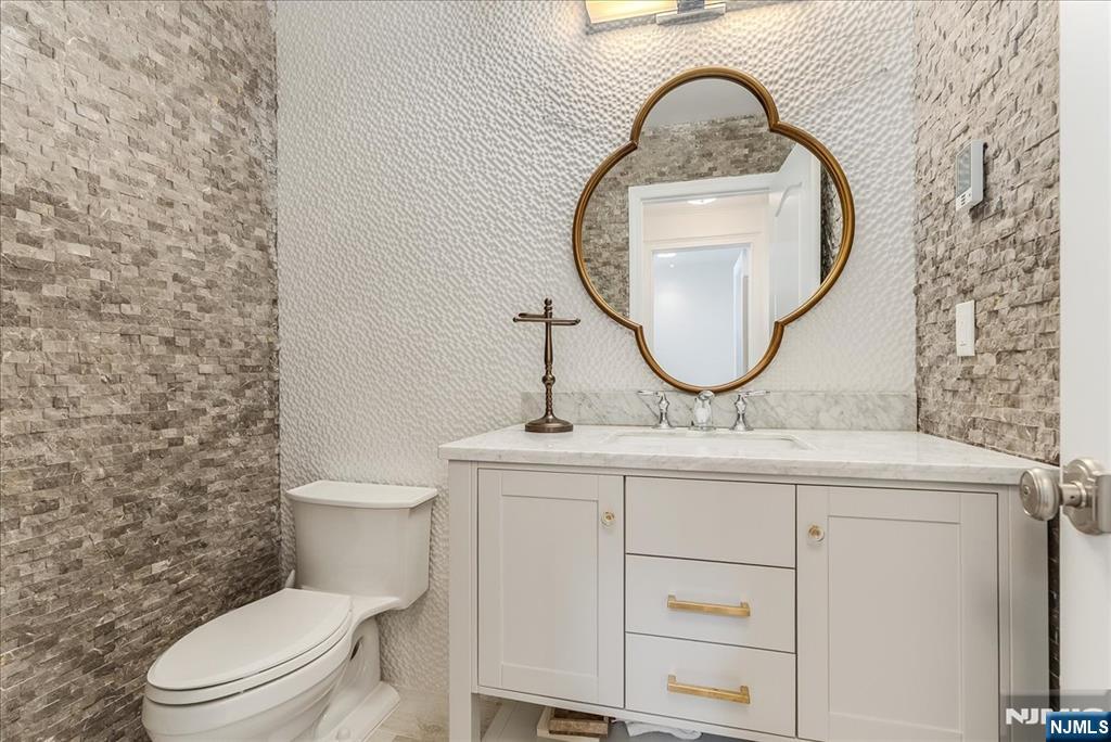 8 Oratam Road Upper Saddle River, NJ 07458 - Photo 6 of 34