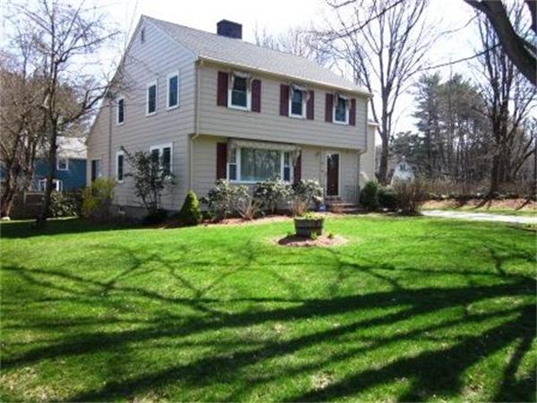 10 Carol Ann Road Lynnfield, MA 01940 - Photo 2 of 24 Gallery Image 2
