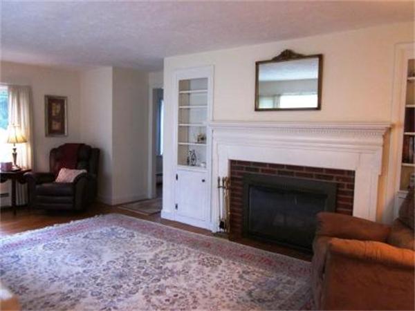 10 Carol Ann Road Lynnfield, MA 01940 - Photo 3 of 24 Gallery Image 3