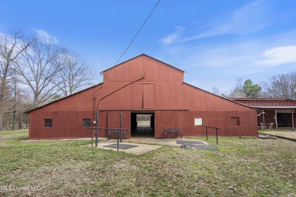 $675,000 | 9142 Mineral Wells Road, Olive Branch, MS 38654