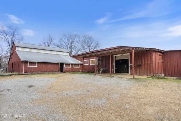 $675,000 | 9142 Mineral Wells Road, Olive Branch, MS 38654