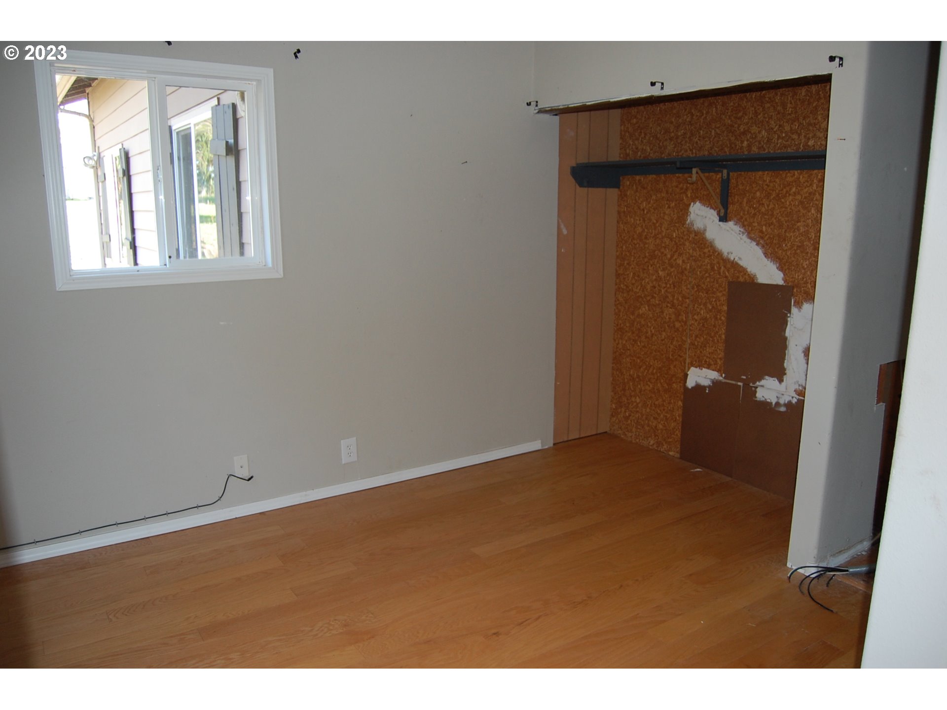 5145 Red Prairie Road Sheridan, OR 97378 - Photo 18 of 43 view of an empty room with a window