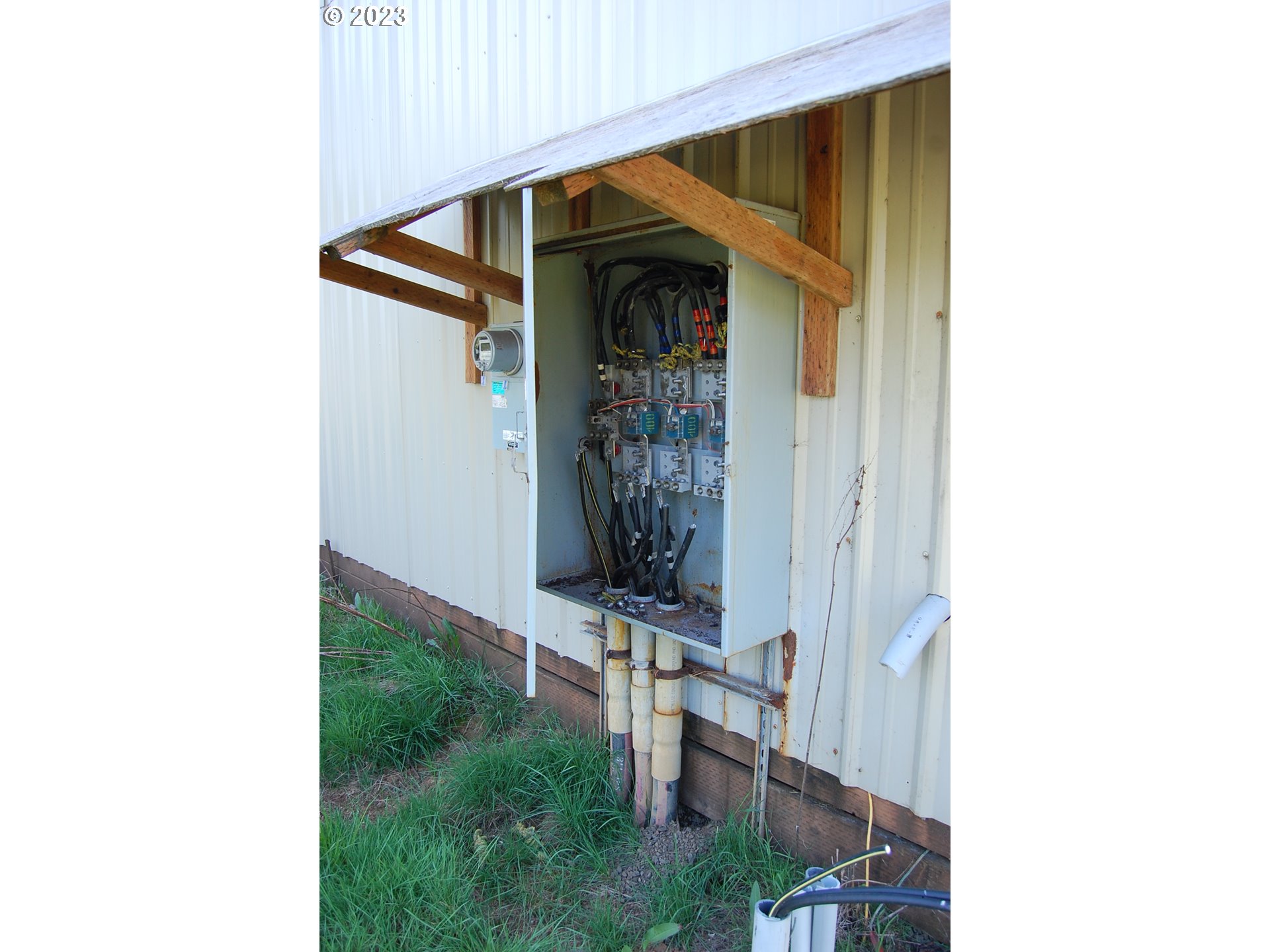 5145 Red Prairie Road Sheridan, OR 97378 - Photo 34 of 43 a view of front door of house