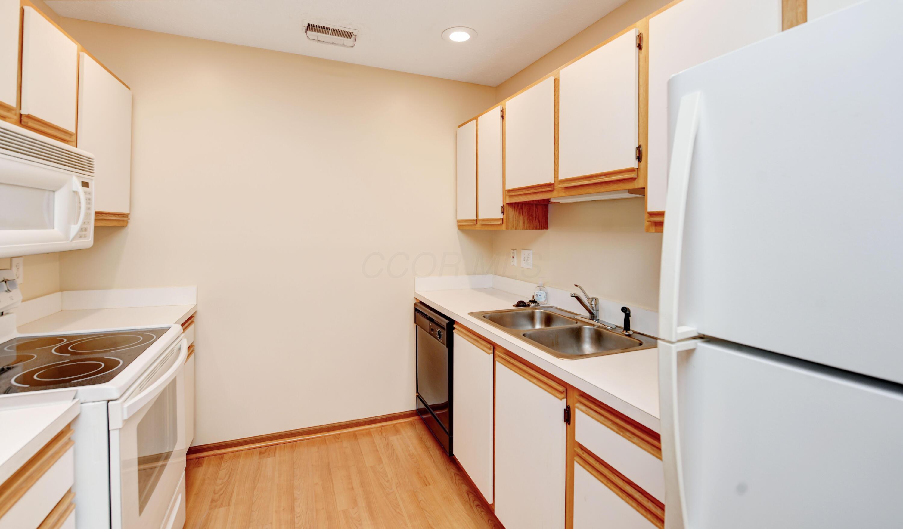 279 Goose Pond Road, Unit D Newark, OH 43055 - Photo 9 of 32 Kitchen (4)