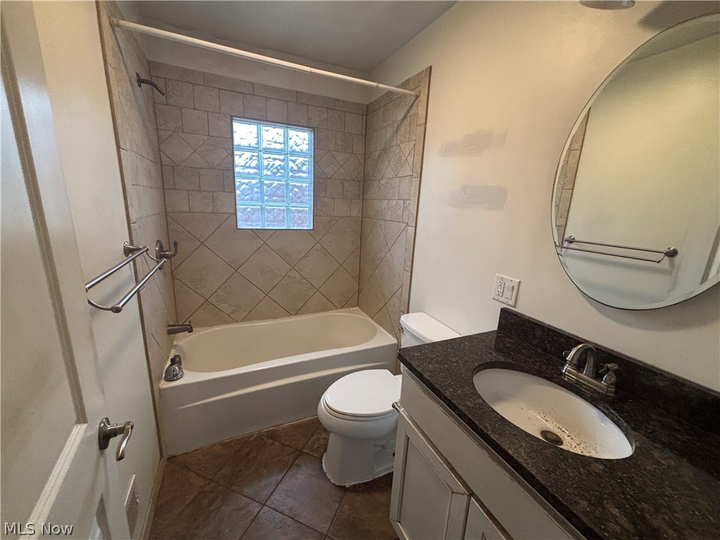 4301 Steubenville Road Southeast Amsterdam, OH 43903 - Photo 15 of 27 Shower, vanity