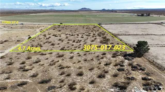 a view of a tennis court
