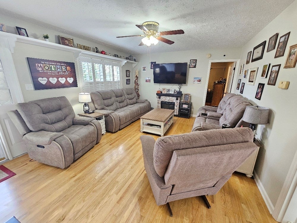 145 Cedar Point Galax, VA 24333 - Photo 4 of 26 Gallery Image 4