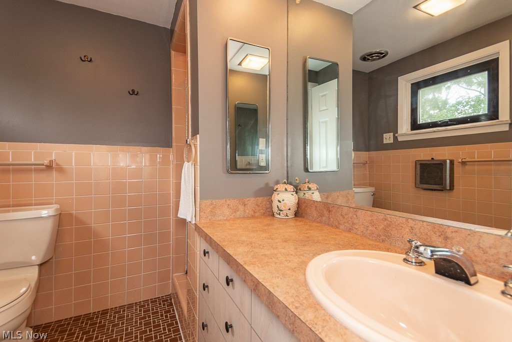 2448 Dysart Road Cleveland, OH 44118 - Photo 22 of 35 Gallery Image 22