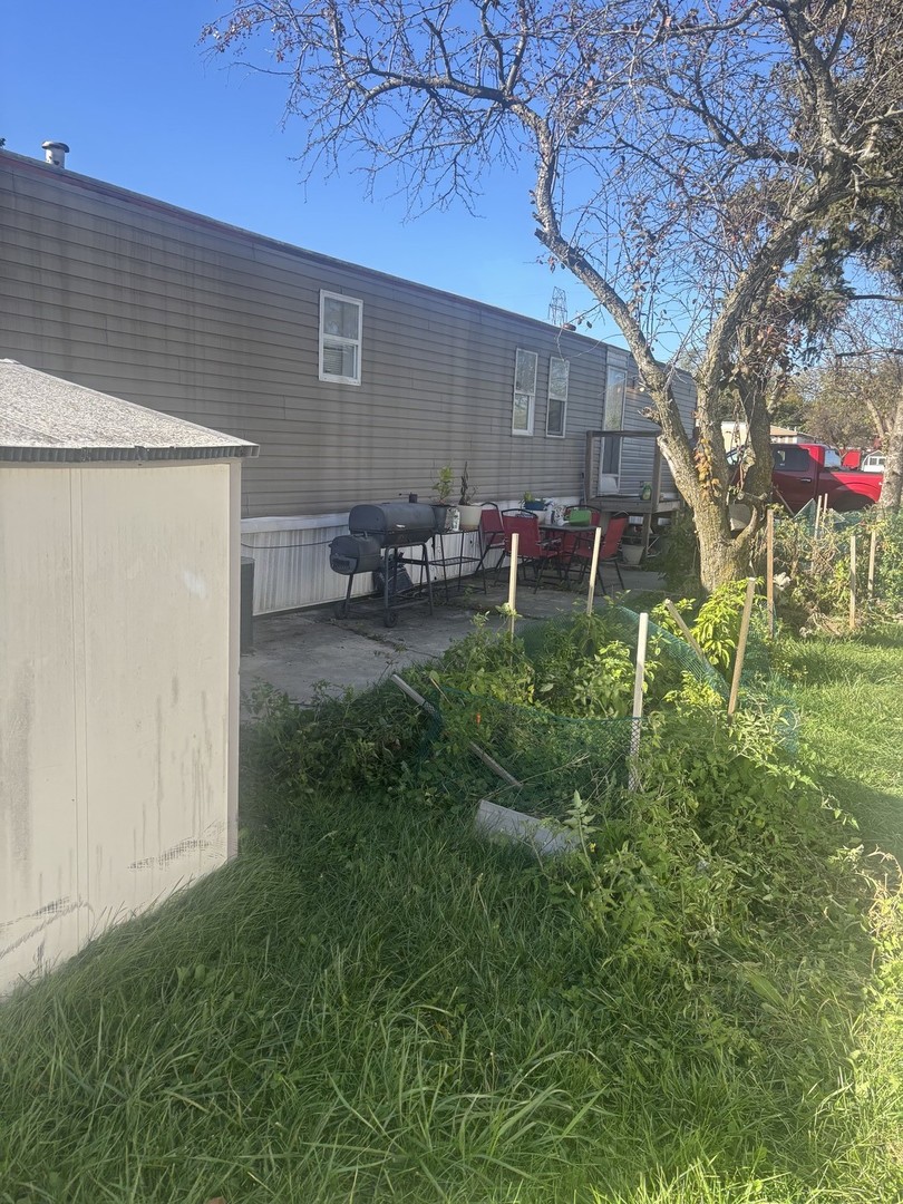 1712 South Dixie Highway, Unit 47 Crete, IL 60417 - Photo 3 of 12 a backyard of a house with seating space