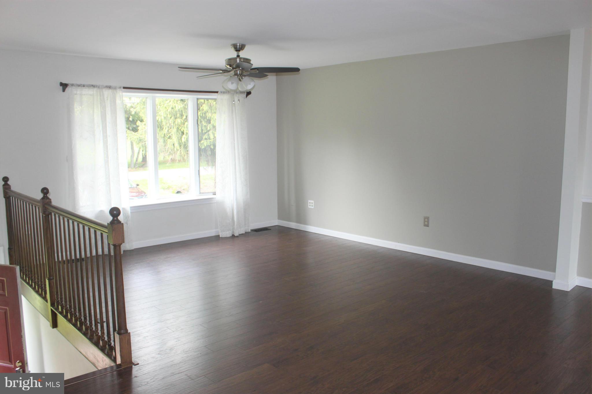 2923 Bird View Road Westminster, MD 21157 - Photo 3 of 18 Living Room