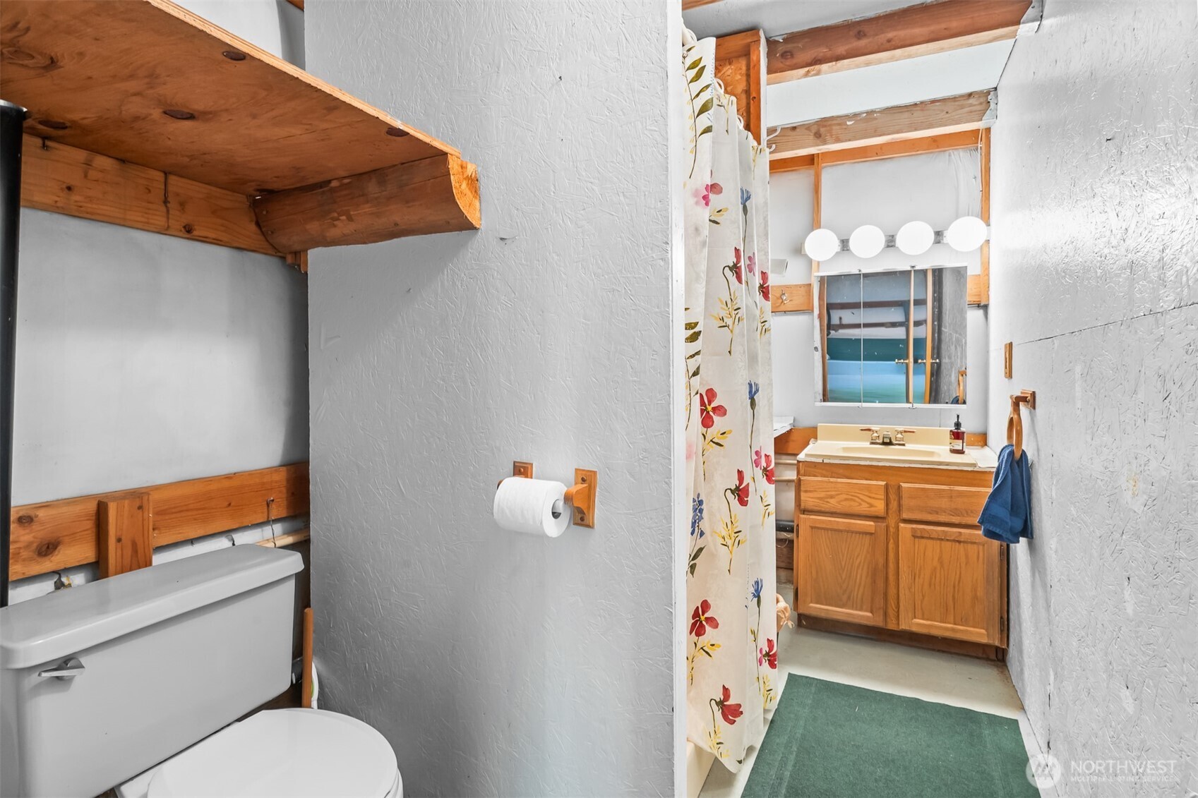 194 Piper Lane Chehalis, WA 98532 - Photo 26 of 40 a bathroom with a sink toilet and shower