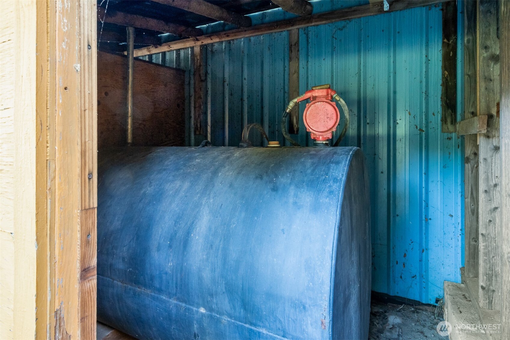 194 Piper Lane Chehalis, WA 98532 - Photo 29 of 40 a view of a elevator with wooden door