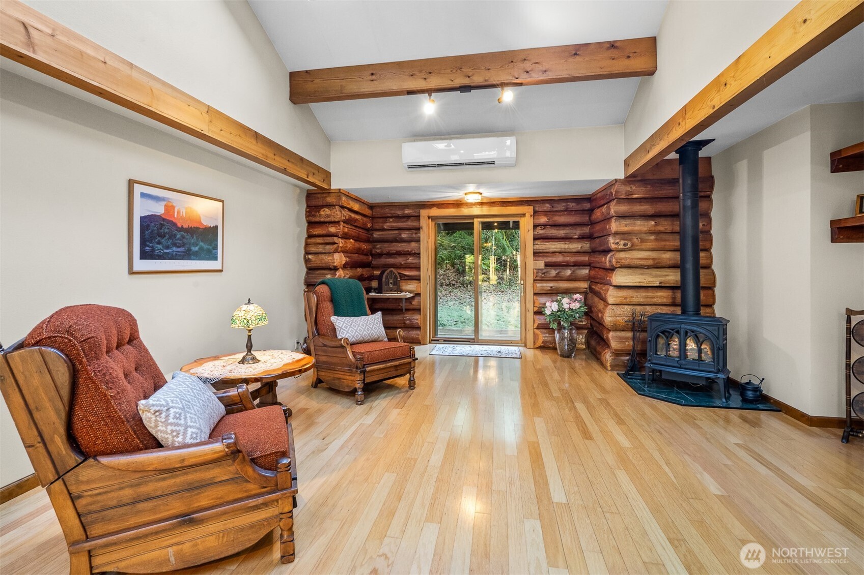 194 Piper Lane Chehalis, WA 98532 - Photo 3 of 40 a living room with furniture and a wooden floor