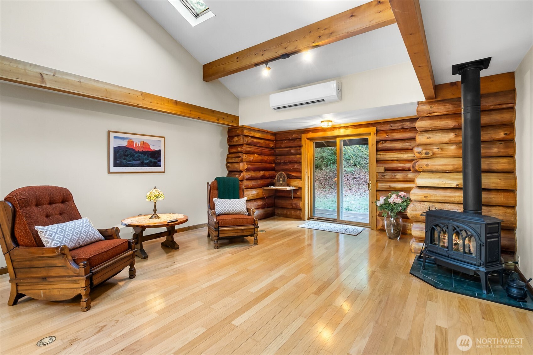 194 Piper Lane Chehalis, WA 98532 - Photo 4 of 40 a living room with furniture and wooden floor