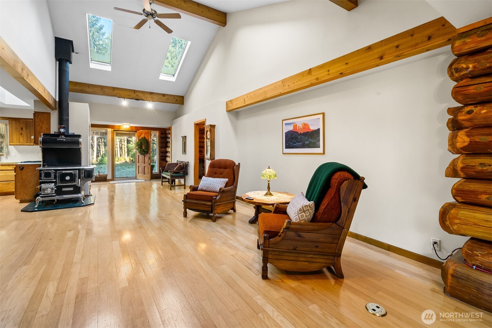 194 Piper Lane Chehalis, WA 98532 - Photo 5 of 40 a living room with furniture and a flat screen tv
