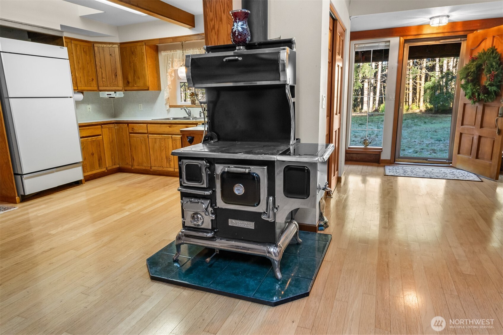 194 Piper Lane Chehalis, WA 98532 - Photo 6 of 40 a kitchen with wooden floors and a stove top oven
