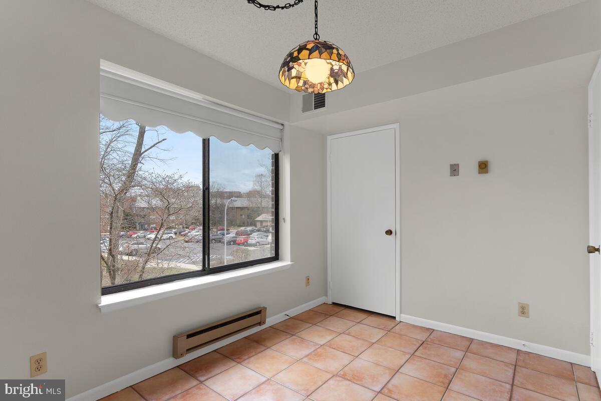 15311 Beaverbrook Court, Unit 902D Silver Spring, MD 20906 - Photo 10 of 30 Kitchen Dining Area