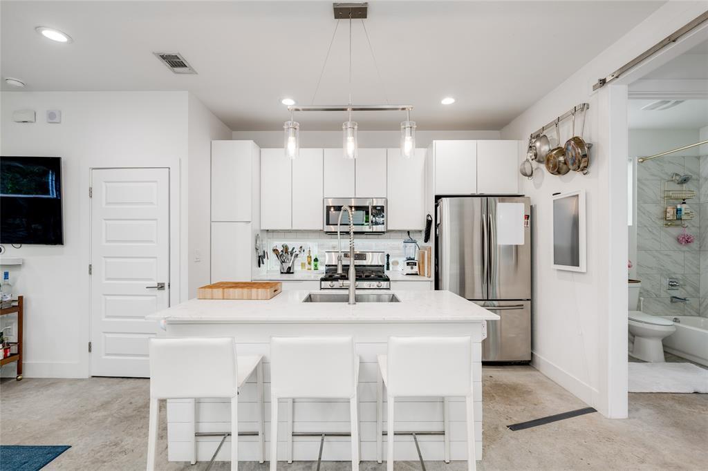 1404 East 2nd Street, Unit 2 Austin, TX 78702 - Photo 6 of 33